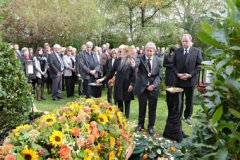 Peter Heizer verabschiedet sich am Grab von Fr. Detsch