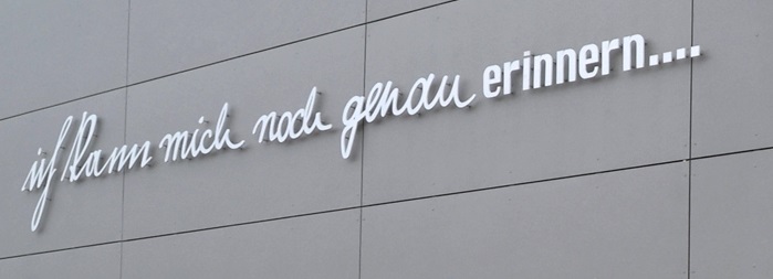 Schriftzug an der Fassade des Gemeindearchivs